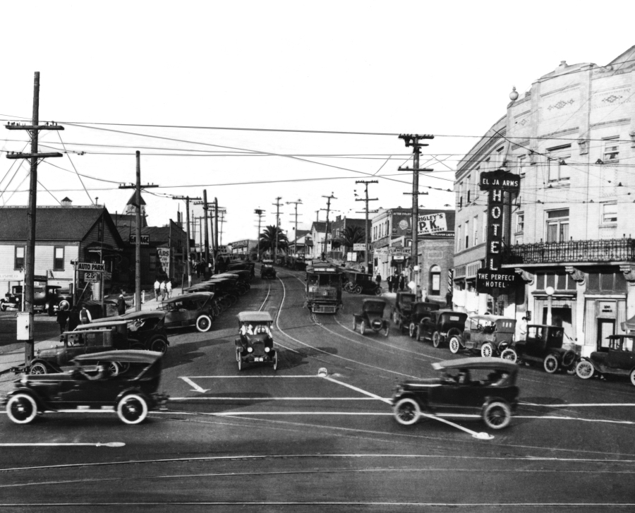 Redondo Beach 1924 Downtown WM.jpg